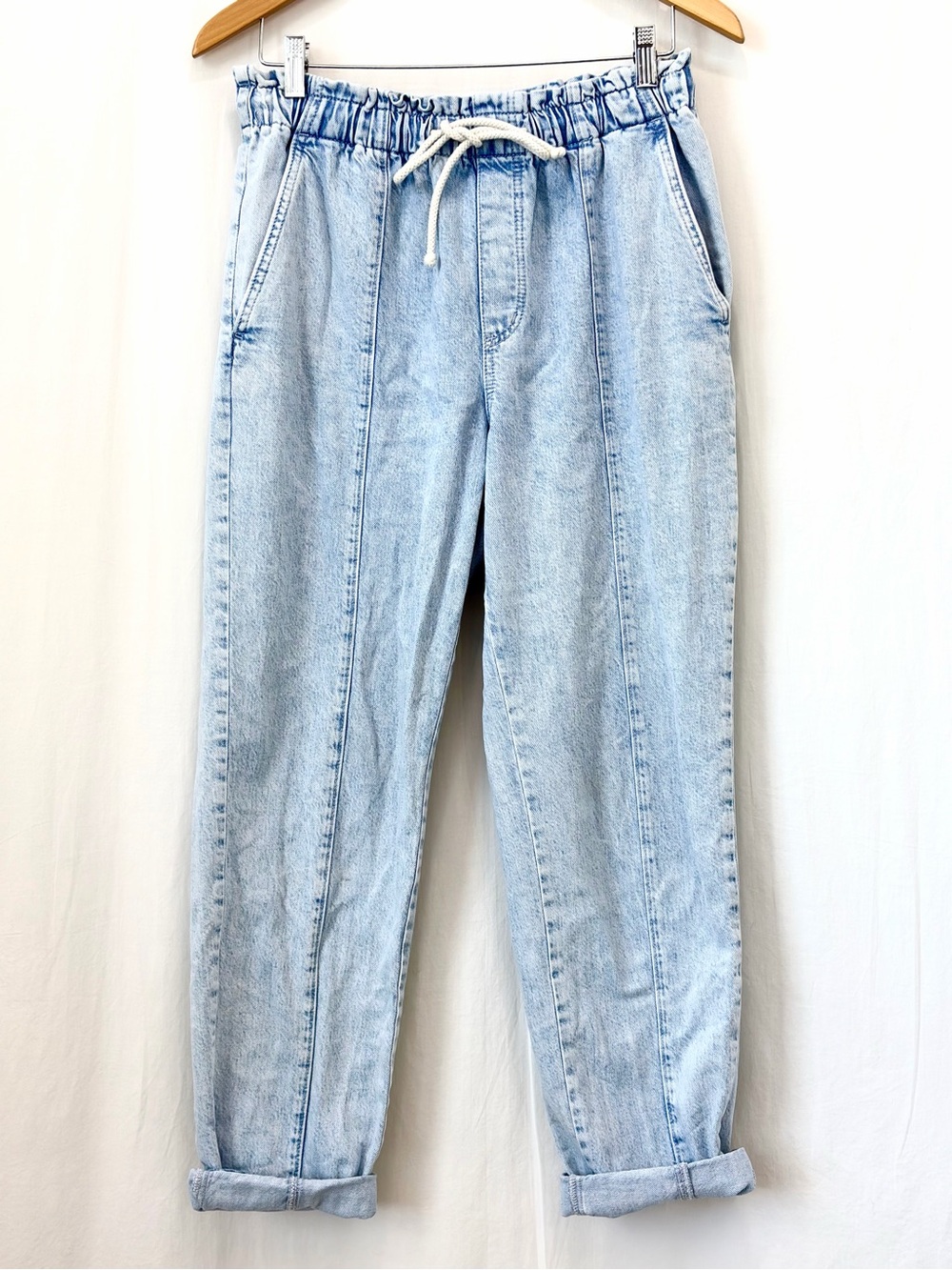 Loft High Rise Denim Jogger Mom Jeans size 10 Light  Wash 100% Cotton 28” Inseam